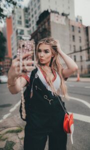 Birthday Wishes for Selfie Queen